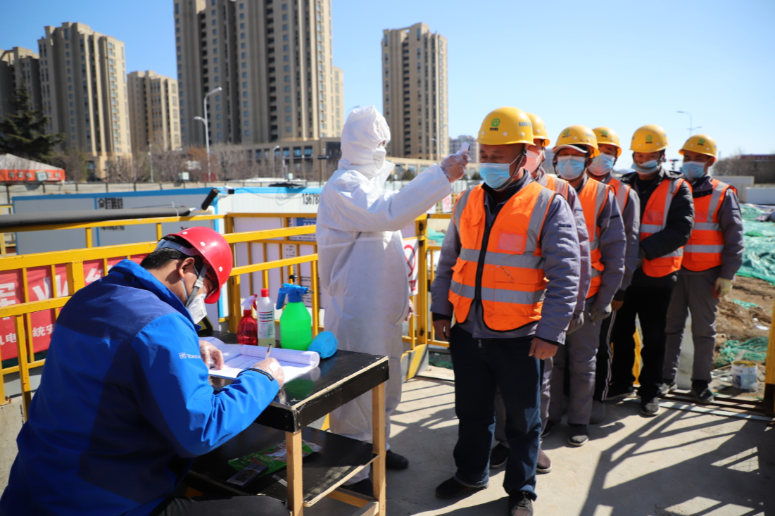 疫情防控不誤工，強(qiáng)大合力拼出“加速度”